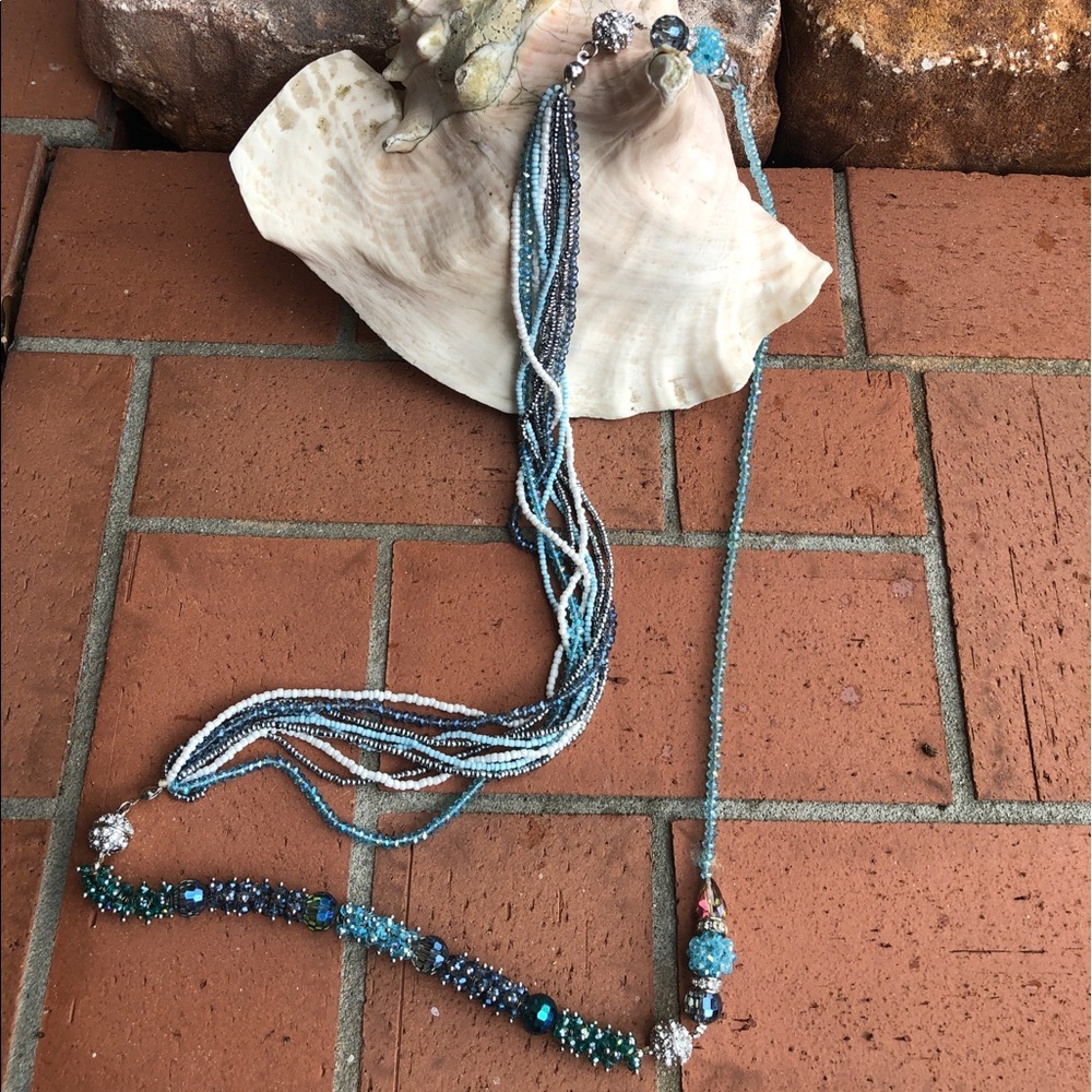 Beautiful three in one necklace.